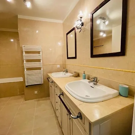 Newwalking Hypercenter Apartman *